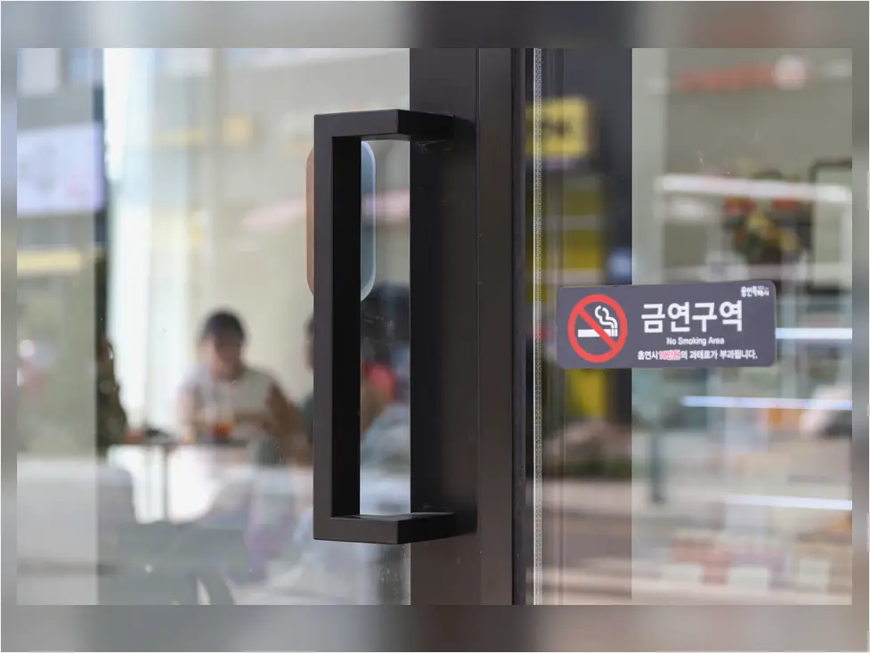 신촌구 상업공간 인테리어 현장 사진 5